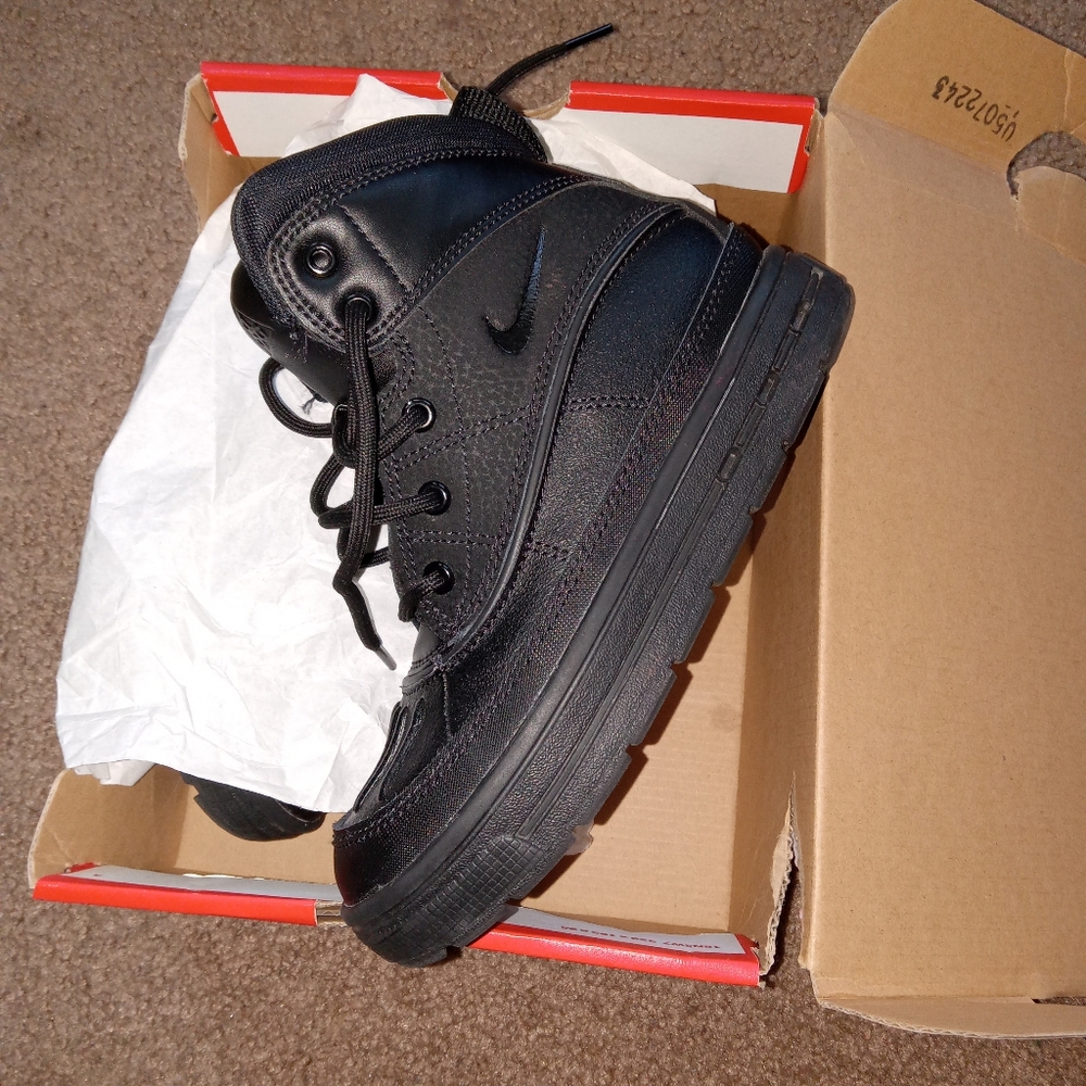 $28 boys toddler 13c nike ACG